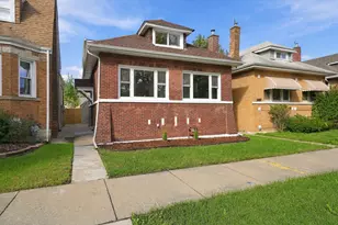 8352 S Phillips Ave, Chicago, IL 60617 - Photo 2