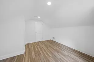 8352 S Phillips Ave, Chicago, IL 60617 - Photo 32