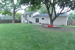 209 Cedarbrook Rd, Naperville, IL 60565 - Photo 14