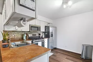 649 Beth Ct, Gurnee, IL 60031 - Photo 6