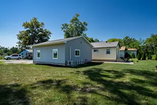 327 E John St, Forrest, IL 61741 - Photo 4