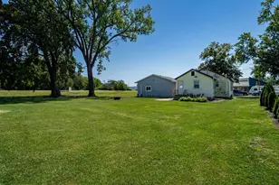 327 E John St, Forrest, IL 61741 - Photo 6