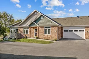 2 Briden Ln, Sycamore, IL 60178 - Photo 2