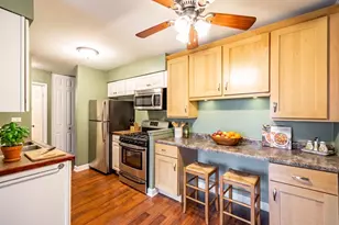 1475 Rebecca Dr, Hoffman Estates, IL 60169 - Photo 4