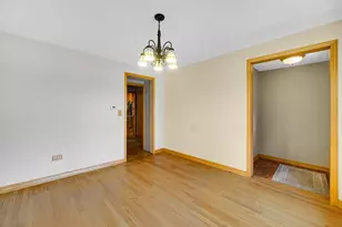 2642 N 72nd Ct, Elmwood Park, IL 60707 - Photo 4