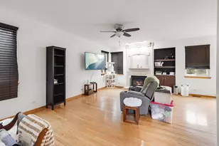 2607 W Westwood Ct, Carpentersville, IL 60110 - Photo 4