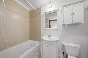 1647 W Sherwin Ave, Chicago, IL 60626 - Photo 10