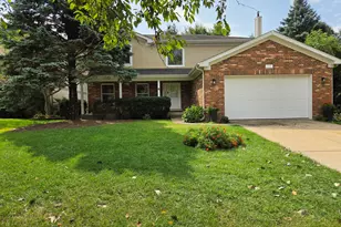 2103 E Seminole Ln, Mount Prospect, IL 60056 - Photo 1