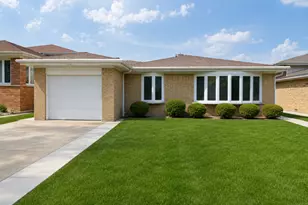 4262 W Pratt Ave, Lincolnwood, IL 60712 - Photo 1