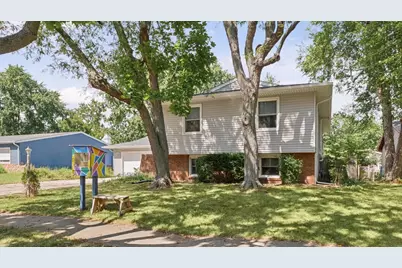 2108 Blackthorn Drive, Champaign, IL 61821 - Photo 2