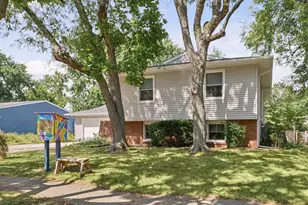 2108 Blackthorn Dr, Champaign, IL 61821 - Photo 2