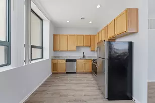 2451 W Howard St, Chicago, IL 60645 - Photo 6