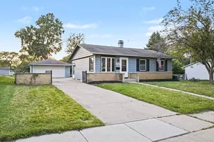 6900 Magnolia St, Hanover Park, IL 60133 - Photo 2