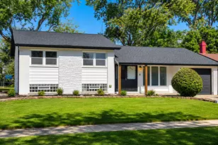 17622 Oakwood Dr, Hazel Crest, IL 60429 - Photo 2