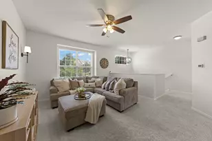 274 Comstock Dr, Elgin, IL 60124 - Photo 4