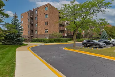 840 Wellington Avenue #501, Elk Grove Village, IL 60007 - Photo 2