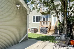 2135 W Montrose Ave, Chicago, IL 60618 - Photo 20