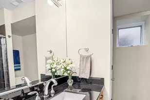 2135 W Montrose Ave, Chicago, IL 60618 - Photo 40