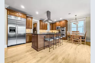 2135 W Montrose Avenue, Chicago, IL 60618 - Photo 12
