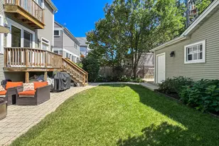 2135 W Montrose Ave, Chicago, IL 60618 - Photo 16