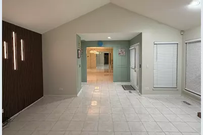 1541 Stevens Drive, Schaumburg, IL 60173 - Photo 4