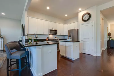 335 Camberley Lane, Lincolnshire, IL 60069 - Photo 6