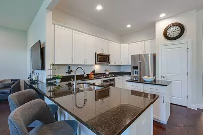 335 Camberley Lane, Lincolnshire, IL 60069 - Photo 8