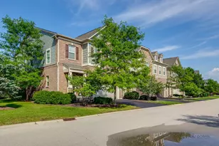 335 Camberley Ln, Lincolnshire, IL 60069 - Photo 2