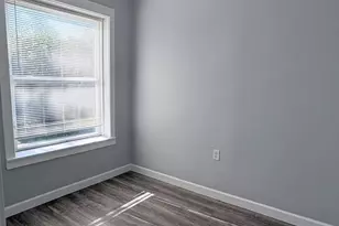 8211 S Escanaba Ave, Chicago, IL 60617 - Photo 16