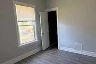 8211 S Escanaba Ave, Chicago, IL 60617 - Photo 4