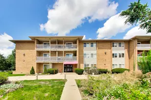 960 Beau Dr, Des Plaines, IL 60016 - Photo 2
