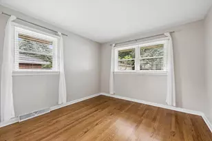 628 N Hickory Ave, Arlington Heights, IL 60004 - Photo 8