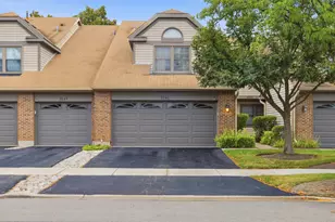 3141 N Daniels Ct, Arlington Heights, IL 60004 - Photo 2