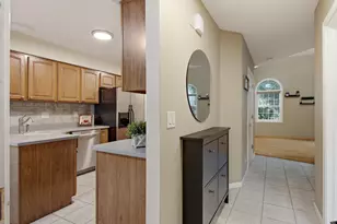 3141 N Daniels Ct, Arlington Heights, IL 60004 - Photo 4