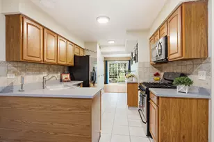 3141 N Daniels Ct, Arlington Heights, IL 60004 - Photo 6