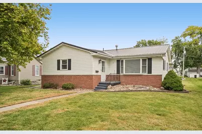 220 S State Street, Gibson City, IL 60936 - Photo 2