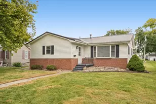 220 S State St, Gibson City, IL 60936 - Photo 2