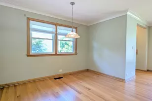 736 N Wilshire Ln, Arlington Heights, IL 60004 - Photo 4
