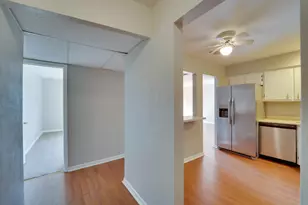 2650 Brookwood Way Dr, Rolling Meadows, IL 60008 - Photo 2