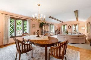 521 Forest Mews Dr, Oak Brook, IL 60523 - Photo 8