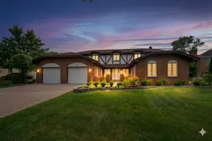 521 Forest Mews Dr, Oak Brook, IL 60523 - Photo 2
