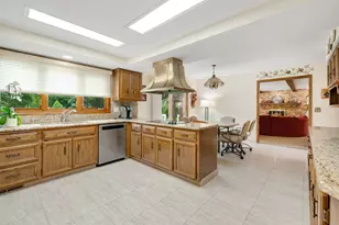 521 Forest Mews Dr, Oak Brook, IL 60523 - Photo 10
