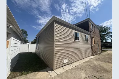 2752 W 83rd Street, Chicago, IL 60652 - Photo 4