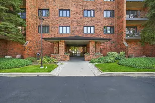 9357 Landings Ln, Des Plaines, IL 60016 - Photo 1