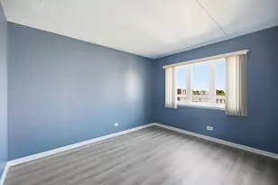 9357 Landings Ln, Des Plaines, IL 60016 - Photo 12