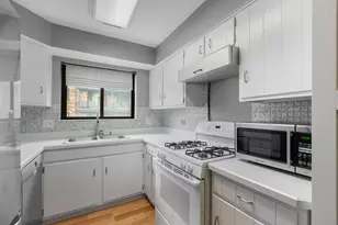 110 S Dunton Ave, Arlington Heights, IL 60005 - Photo 2