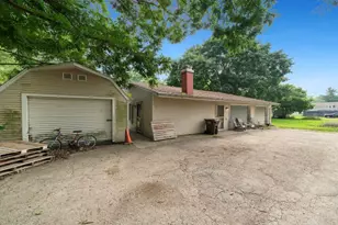 225 E 4th St, Byron, IL 61010 - Photo 36