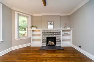 2037 W Estes Ave, Chicago, IL 60645 - Photo 4