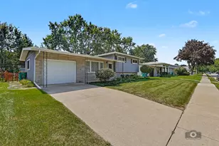 2204 Douglas St, Joliet, IL 60435 - Photo 2