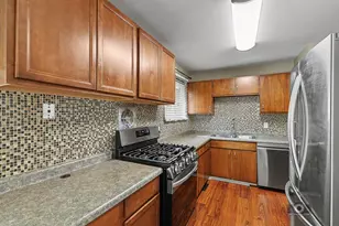 2204 Douglas St, Joliet, IL 60435 - Photo 10